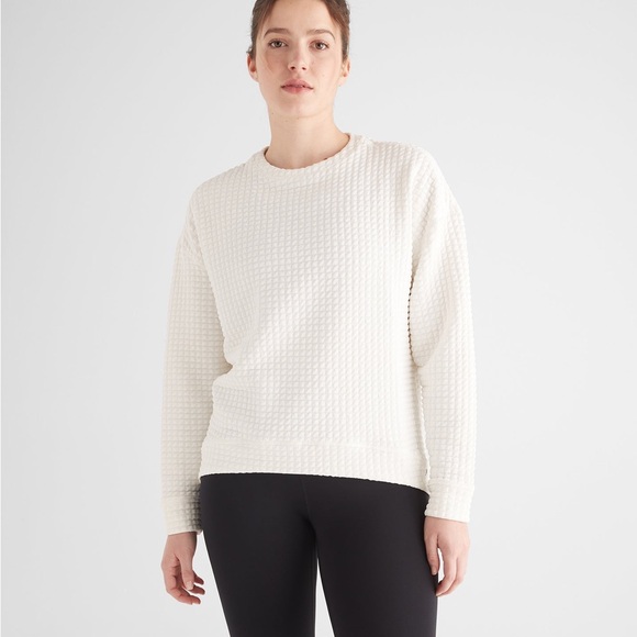 NOBULL Women’s Quilted Crew Pullover - Picture 1 of 8